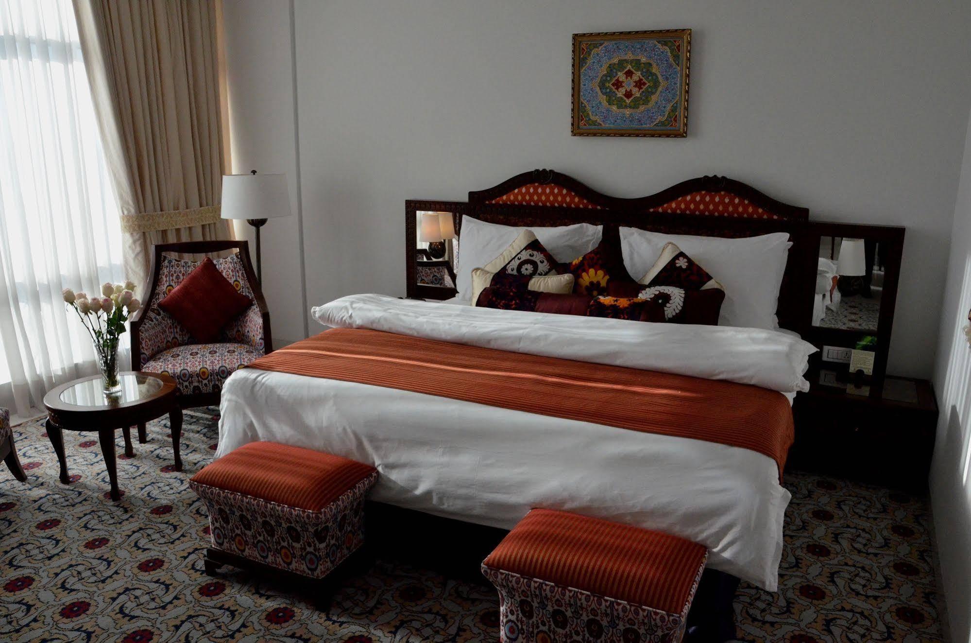Dushanbe Serena Hotel Екстер'єр фото
