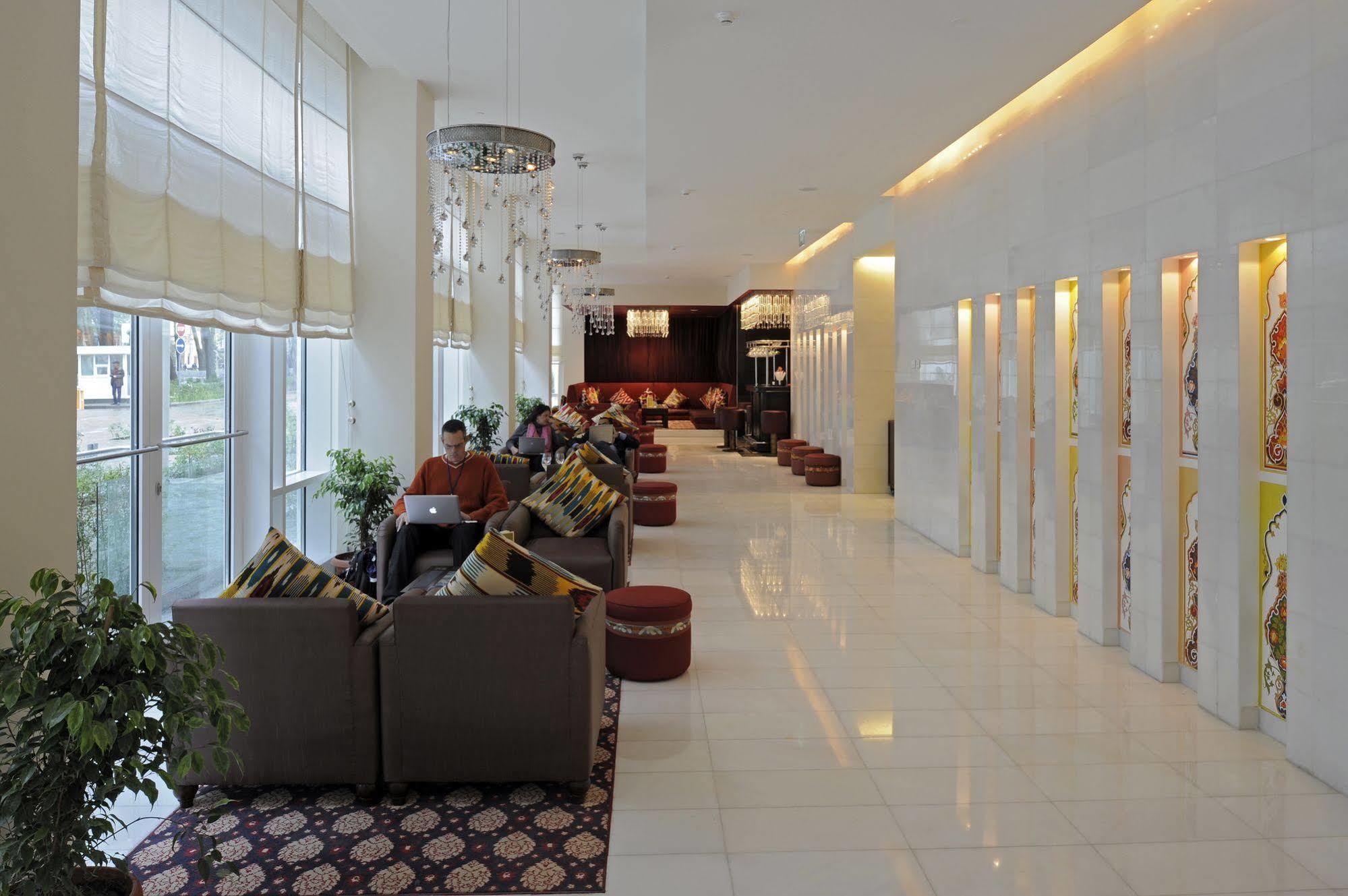 Dushanbe Serena Hotel Екстер'єр фото