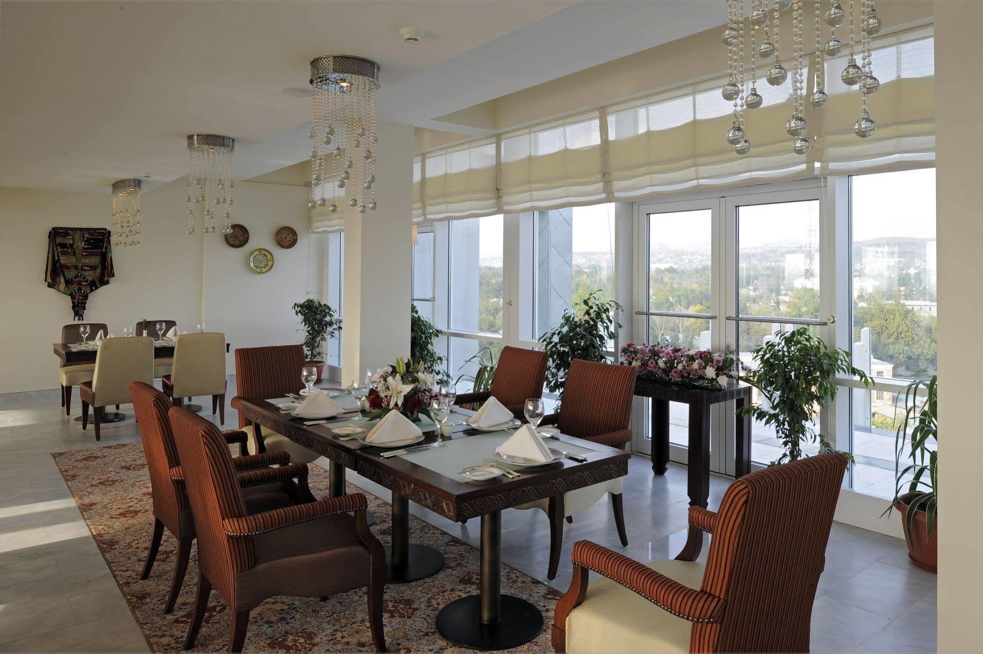 Dushanbe Serena Hotel Екстер'єр фото