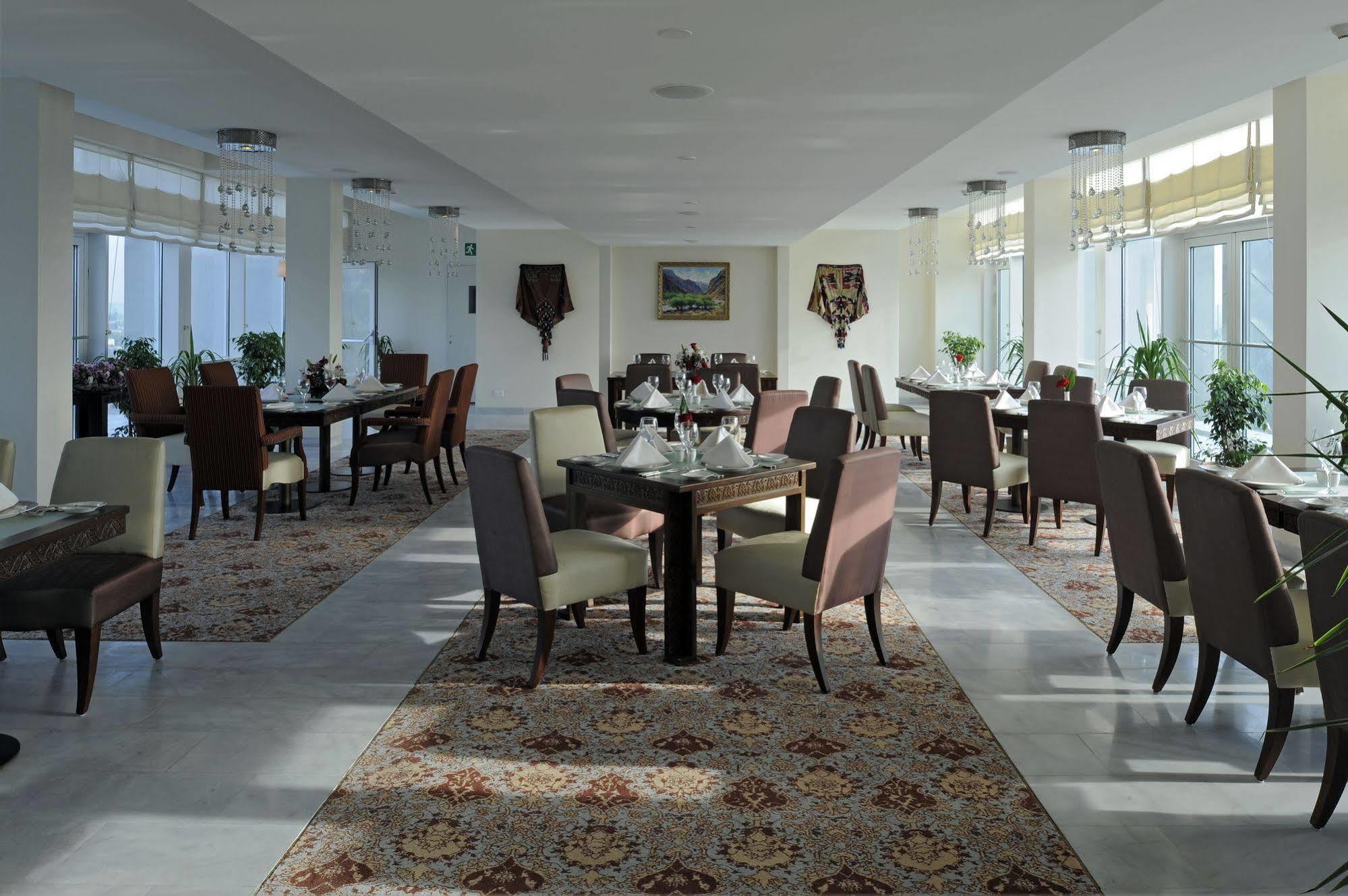 Dushanbe Serena Hotel Екстер'єр фото